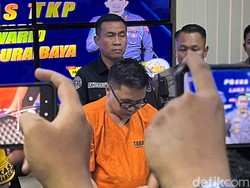 Pengemudi Mercy Mabuk Tabrak 6 Kendaraan di Surabaya Minta Maaf