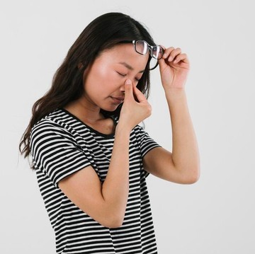 Mata Kering Akibat Terlalu Sering Menatap Layar, 5 Pengobatan Rumahan Bisa Bantu Atasinya!