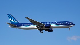 Kronologi Pesawat Azerbaijan Airlines Jatuh di Kazakhstan