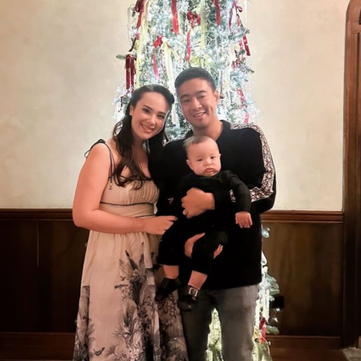 <p>Pamela Bowie dan Armand Gunawan merayakan Natal pertama bersama sang putra, Oliver Richard Gunawan, yang lahir pada Juni lalu. "Selamat Natal dari keluarga kami untuk kalian," tulis Pamela, dikutip dari laman <em>Instagram@pammybowie.</em> (Foto: Instagram@pammybowie)</p>