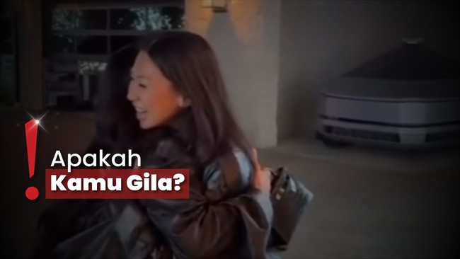 Momen Kim Kardashian Belikan Kado Pegawainya Cybertruck Rp1,6 M