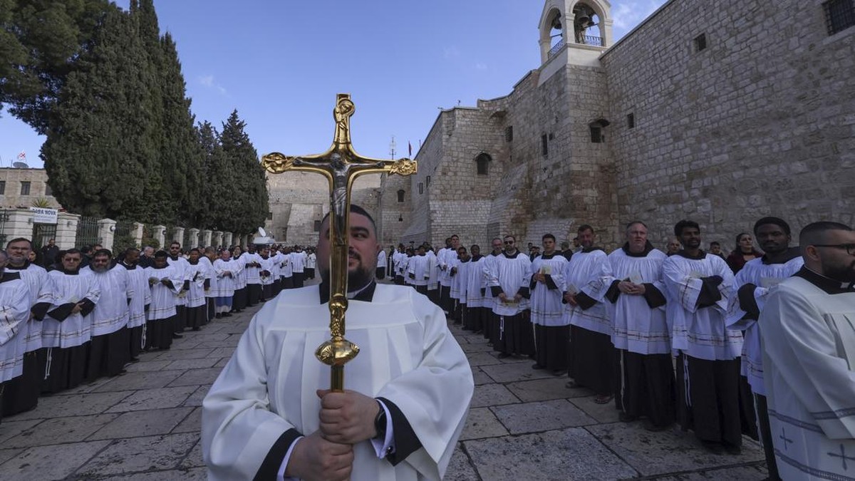 FOTO: Semarak Perayaan Natal dari Berbagai Penjuru Dunia