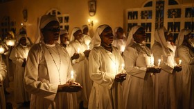 FOTO: Semarak Perayaan Natal dari Berbagai Penjuru Dunia