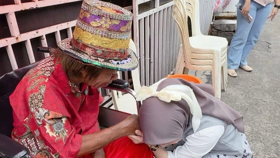 Ria Ricis bertemu Pak Tarno Ria Ricis bertemu Pak Tarno
