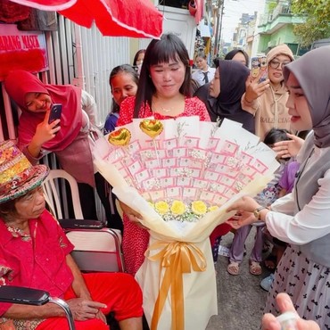 Profil Dewi yang Kaget Jadi Istri ke-10 Pak Tarno