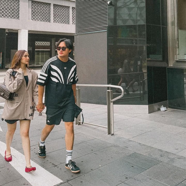 <p>Menjelang akhir tahun, beberapa artis Indonesia memilih untuk liburan ke luar negeri. Salah satunya adalah pasangan artis Mahalini Raharja dan Rizky Febian. (Foto: Instagram@rizkyfbian)</p>
