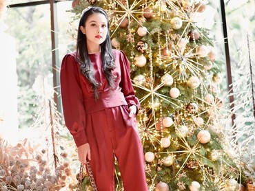 img-title Suami Dipenjara, Sandra Dewi Tidak Pamer Pohon Natal Mewah