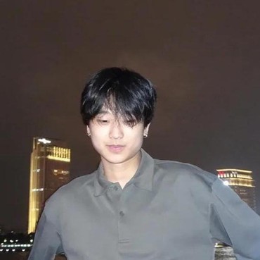 Lirik Lagu blue - yung kai