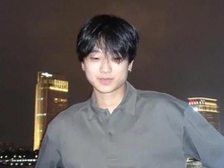 Lirik Lagu blue - yung kai