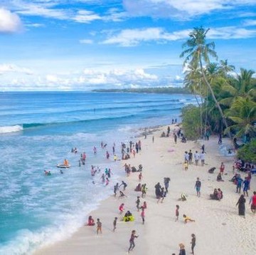 3 Alasan Mengapa Kamu Harus Menghindari Berkunjung ke Pantai saat Musim Hujan