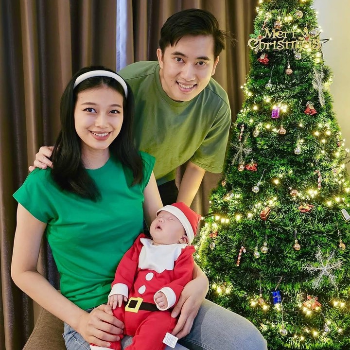 <p>Natal tahun ini juga menjadi spesial bagi eks anggota girl group JKT48 Maria Genoveva atau akrab disapa Desy. Desy dan sang suami Kelvin Prasetya merayakan Natal pertama dengan status orang tua baru setelah diaruniai anak pertama bernama Mikael Devinson pada 10 Oktober 2024. Tak hanya itu, Desy juga merayakan ulang tahunnya tepat di Hari Natal. "Ulang tahun dan Natal kali ini begitu spesial karna udah dapet <em>early birthday gift</em> dari Tuhan yaitu kelahiran anak kami Mikael Devinson," tulis Desy. (Foto: Instagram @desygenoveva_)</p>