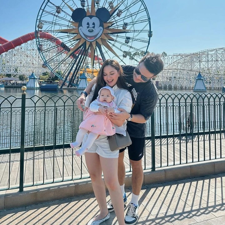 <p>Natal tahun ini juga menjadi momen tak terlupakan bagi artis Jessica Mila dan suaminya Yakup Hasibuan. Keduanya merayakan Natal pertama bersama sang putri Kyarra Arunika Hasibuan yang lahir pada 20 Maret 2024. (Foto: Instagram @jscmila)</p>