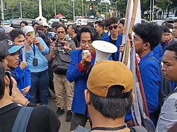 Video: Mahasiswa Demo di Patung Kuda Jakpus, Tolak Kenaikan PPN 12%