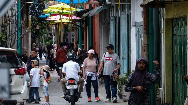 FOTO: Ramai Tempat Wisata di Sejumlah Daerah Saat Libur Nataru