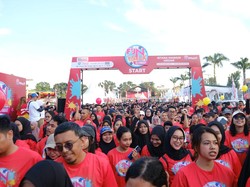 Fun Walk Alfamart Sukses Digelar di 5 Kota, Diikuti Puluhan Ribu Peserta