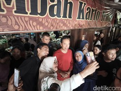 Jokowi dan Gibran ke Sukoharjo, Makan Siang Ayam Goreng-Ngemal Bareng