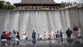 FOTO: Ramai Tempat Wisata di Sejumlah Daerah Saat Libur Nataru
