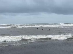 3 Wisatawan Asal Kediri Terseret Ombak di Pantai Parangtritis
