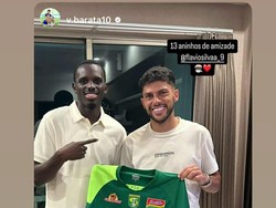 Vitor Barata Pegang Jersey Persebaya Bareng Flavio, Kode Keras?
