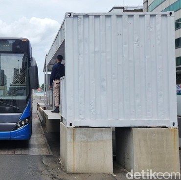 Daftar Rute Transjakarta yang Kena Imbas Demo Buruh di DPR