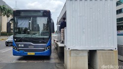 Daftar Rute Transjakarta yang Kena Imbas Demo Buruh di DPR