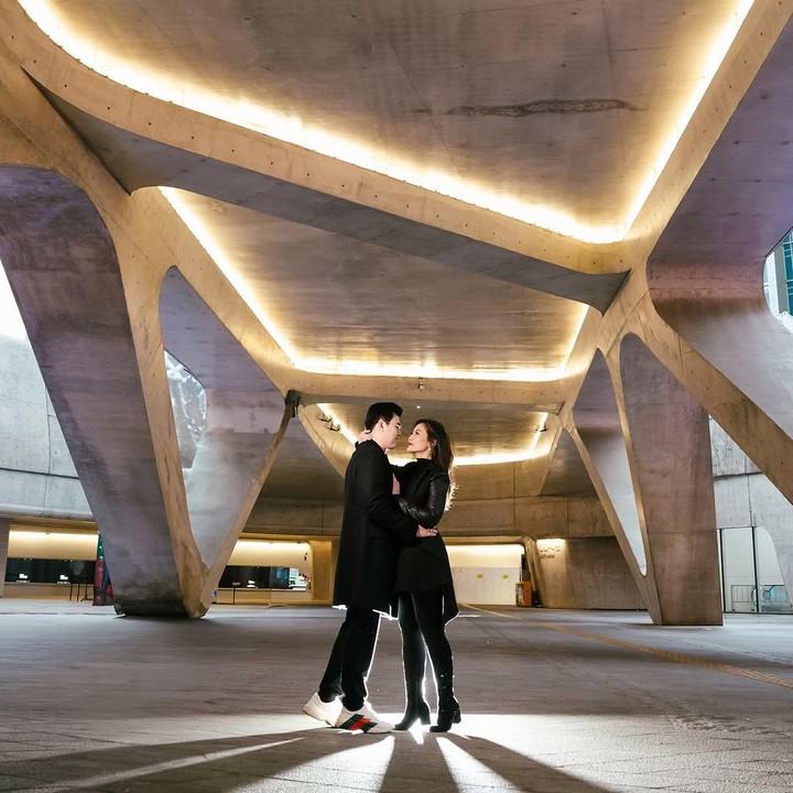 <p>Selama 8 tahun menikah, rumah tangga Asty dan Hendra jauh dari terpaan isu miring. Perempuan 40 tahun ini justru sering mengunggah momen romantis dengan suaminya di media sosial. (Foto: Instagram @asty_ananta)</p>