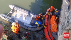 Balita Hanyut di Selokan Surabaya Ditemukan Meninggal