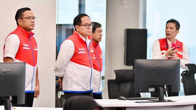 Wamen BUMN Kartika Wirjoatmodjo atau Tiko mengunjungi Pertamina Digital Hub yang merupakan command center pemantauan pasokan energi secara real-time.