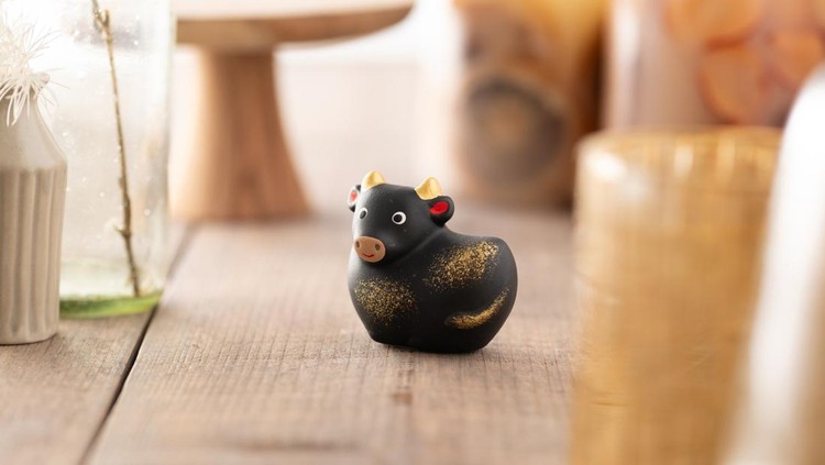 The Chinese/Japanese zodiac is a concept associated with the traditional Chinese calendar and fortune telling.The zodiac animals differ depending on the country.