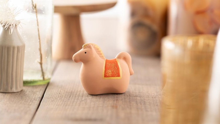 The Chinese/Japanese zodiac is a concept associated with the traditional Chinese calendar and fortune telling.The zodiac animals differ depending on the country.