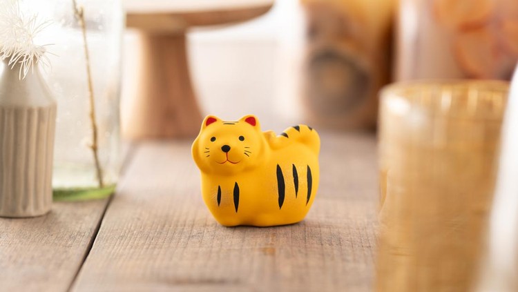 The Chinese/Japanese zodiac is a concept associated with the traditional Chinese calendar and fortune telling.The zodiac animals differ depending on the country.