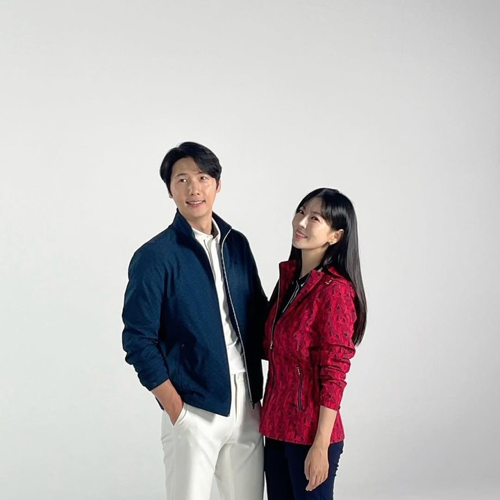<p>Kerap mengunggah momen bersama, Kim So Yeon dan Lee Sang Woo membuat netizen gemas dengan kemesraan pasangan satu ini. Mereka bertemu dalam drakor <em>Happy Home</em> pada tahun 2016, kemudian melangsungkan pernikahan setahun kemudian. (Foto: Instagram @bbbjovi)</p>