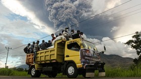 Gunung Lewotobi Muntahkan Abu Vulkanik, 7 Desa Waspada Banjir Lahar