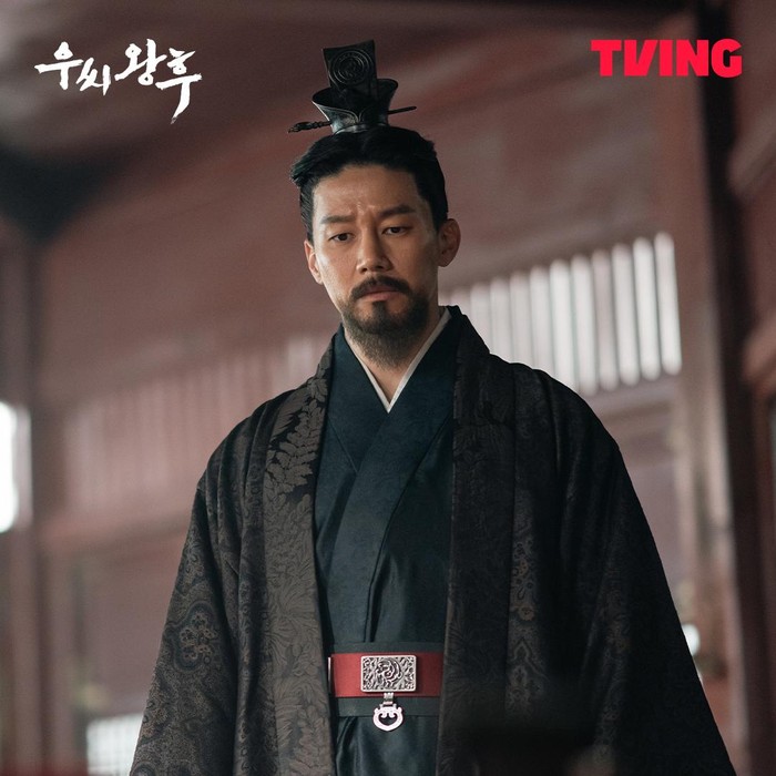 Kim Moo Yeol di drama Korea Queen Woo