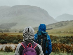 Apakah Aman Mendaki Gunung Saat Musim Hujan? Begini Penjelasan dan Tipsnya