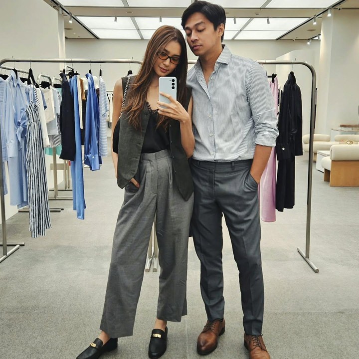 <p>Mikha Tambayong dan Deva Mahenra juga kerap mengunggah potret OOTD mereka seperti berikut ini. Mikha dan sang suami mengenakan <em>outfit</em> semi formal yang didominasi warna abu-abu. (Foto: Instagram@miktambayong)</p>