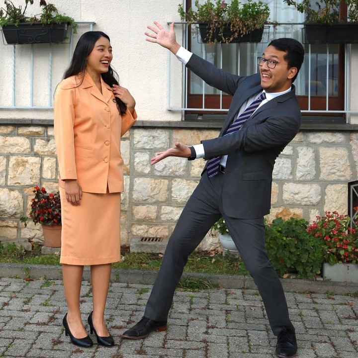 <p>Baru-baru ini, Nadia mengunggah momen saat pertama kali mengenakan seragam resmi istri diplomat, yakni seragam Dharma Wanita Persatuan (DWP). Nadia ternyata sengaja mem-<em>posting</em> momen spesialnya mengenakan seragam ini, Bunda. "Momen pertama kali pake seragam ini perlu diabadikan," tulisnya di Instagram. (Foto: Instagram @nadiasoekarno)</p>