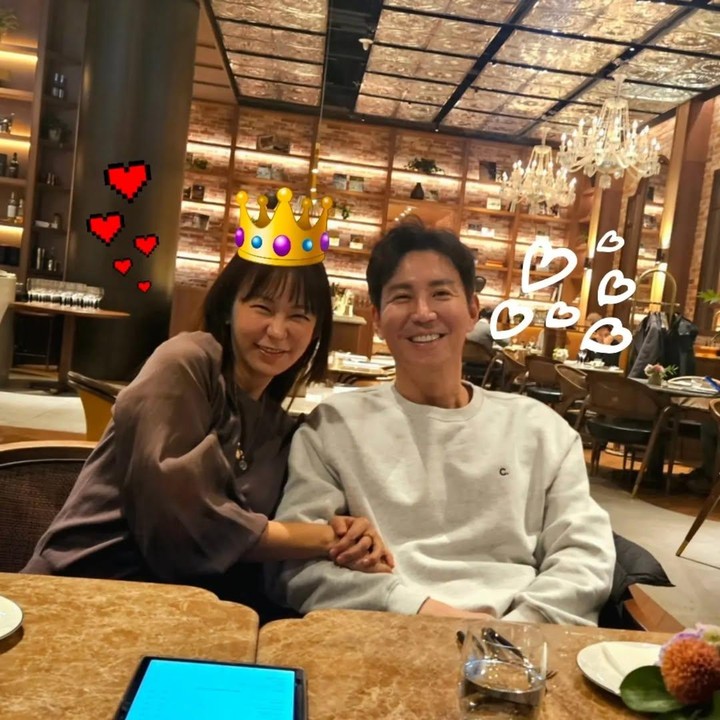 <p>Peran Choi Won Young dan Shim Yi Young sebagai pasangan suami istri dalam drakor<em> A Hundred Years Inheritance,</em> berlanjut hingga ke dunia nyata, Bunda. Mereka menikah pada 28 Februari 2014 dan tampil romantis hingga kini . (Foto: Instagram @choiwonyoung76)</p>