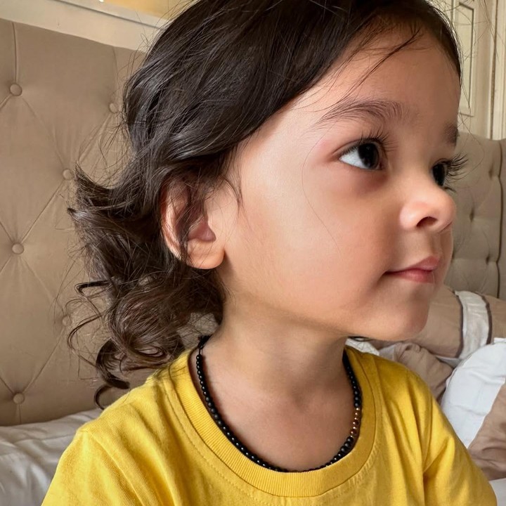 <p>Sama seperti kedua kakaknya, King Faaz dan Queen Eijaz, ulang tahun Zhafi turut dirayakan secara meriah nih, Bunda. Di tahun ini, Fairuz dan sang suami, Sonny Septian, membuatkan pesta dengan tema superhero. (Foto: Instagram: @kingzhafizayyanslofa)</p>