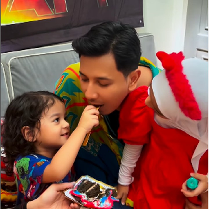 <p>Banyak netizen yang turut mendoakan Zhafi di momen pertambahan usianya ini, Bunda. Mereka berharap agar Zhafi tumbuh menjadi anak yang sehat dan saleh. (Foto: Instagram: @fairuzarafiq)</p>