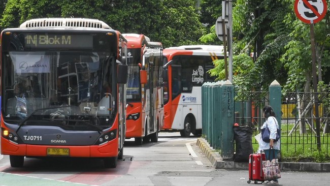 Pemerintah Provinsi DKI Jakarta menargetkan rute TransjakartaAncol- Blok M untuk beroperasi pada Agustus 2025.
