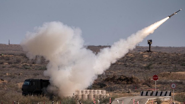 Militer Israel mengeklaim masih akan terus melancarkan serangan terhadap berbagai fasilitas vital milik Iran.