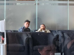 Anggota DPR Heri Gunawan-Satori Penuhi Panggilan KPK Terkait Korupsi CSR BI