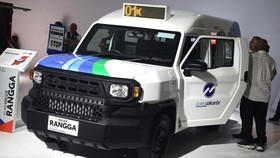 Angkot Toyota Hilux Rangga Siap Ditawarkan ke Operator