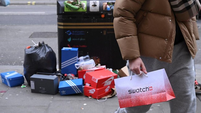 FOTO: Warga London Berburu Barang Diskon di Momen Boxing Day