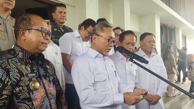 Menko Pangan Zulhas mengatakan sudah diputuskan tahun depan ada empat komoditas tak diimpor yakni beras, gula, garam, dan jagung untuk pakan ternak.