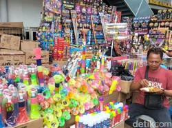 Penjual Trompet Pasar Asemka Curhat Sepi Pembeli: Belum Ada Gebrakannya