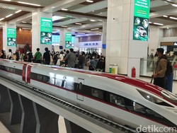 Liburan Tahun Baru, Kereta Cepat Whoosh Diserbu Para First-timer