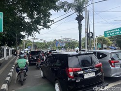 Taman Margasatwa Ragunan Ramai Pengunjung, Lalin Jalan Harsono RM Macet