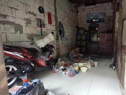 Jurus Warga Muara Angke Selamatkan Barang dari Potensi Banjir Rob Awal Tahun